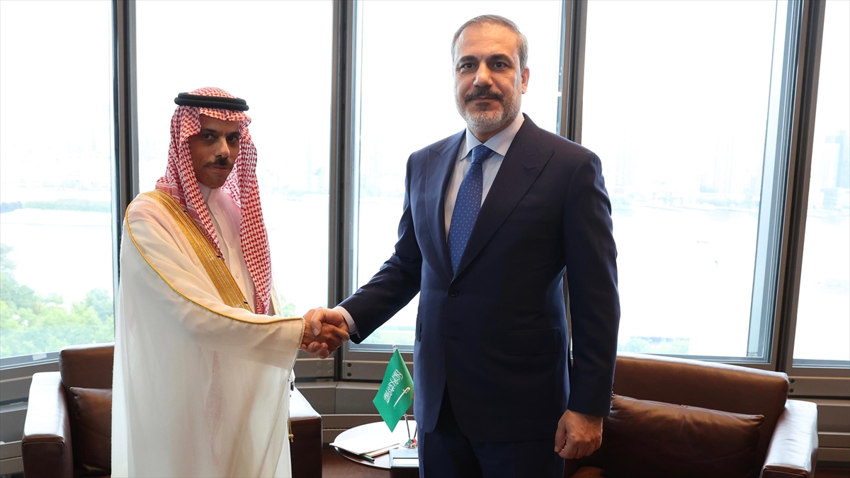 Dışişleri Bakanı Fidan, Suudi Mevkidaşı Faysal Bin Ferhan İle Görüştü