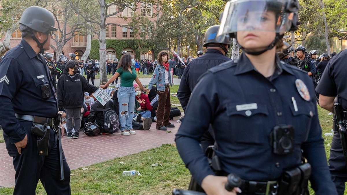 Filistin'e Destek Gösterilerinin Sürdüğü Güney California Üniversitesinde Mezuniyet Töreni İptal Edildi