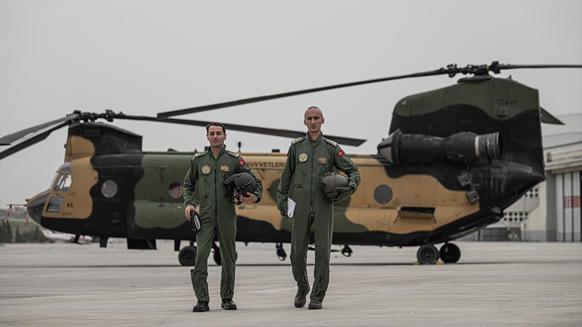 Türk Silahlı Kuvvetlerinin "uçan Kaleleri" Deneyimli Pilotların Kontrolünde Gökyüzüyle Buluşuyor