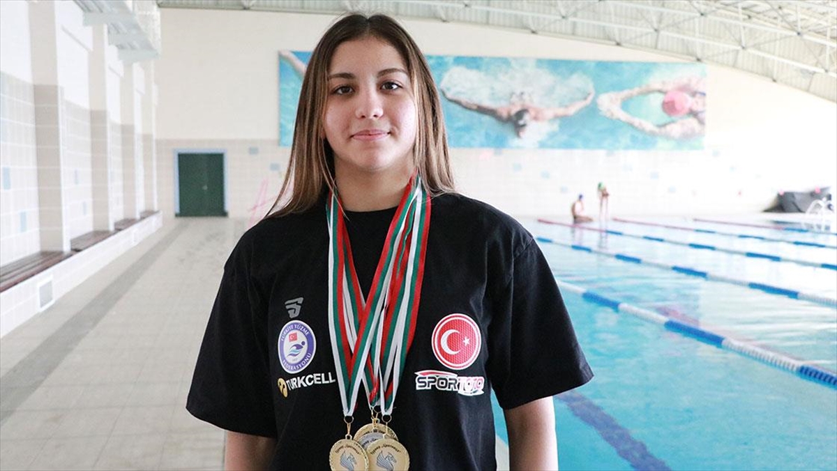 Şampiyon Yüzücü Dila Gençay, Yeni Dereceler İçin Kulaç Atıyor