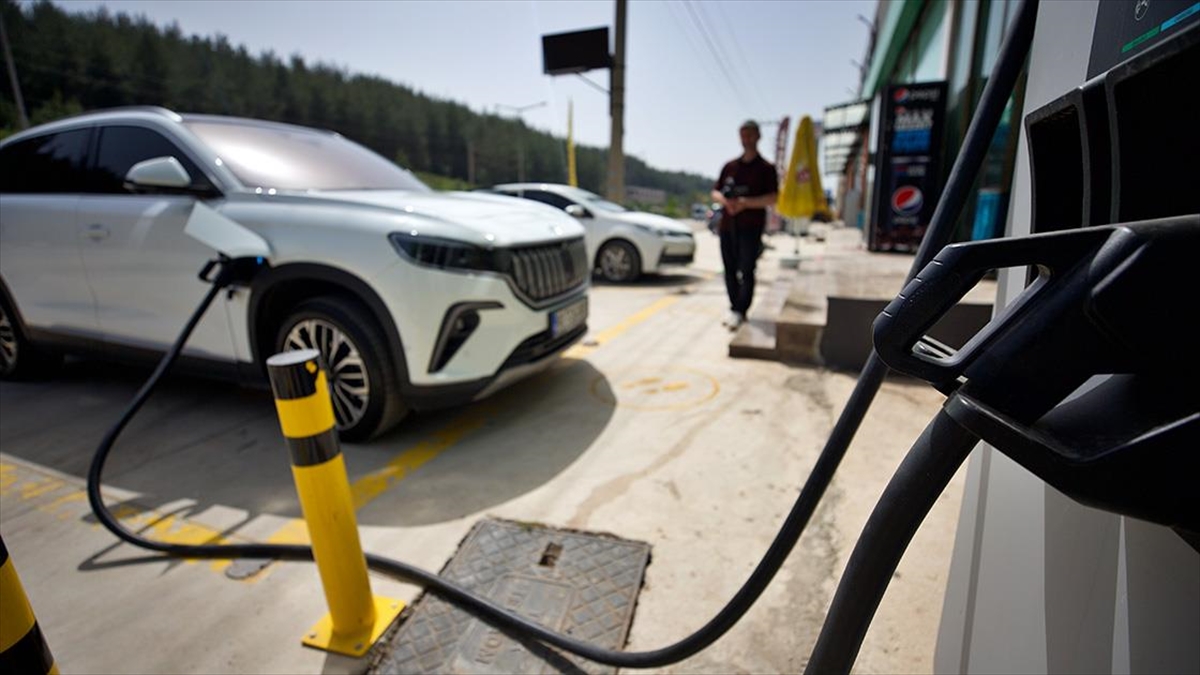 Elektrikli Araç Sayısı Artınca İşletmeciler De İş Yerlerine Şarj Üniteleri Kurmaya Başladı