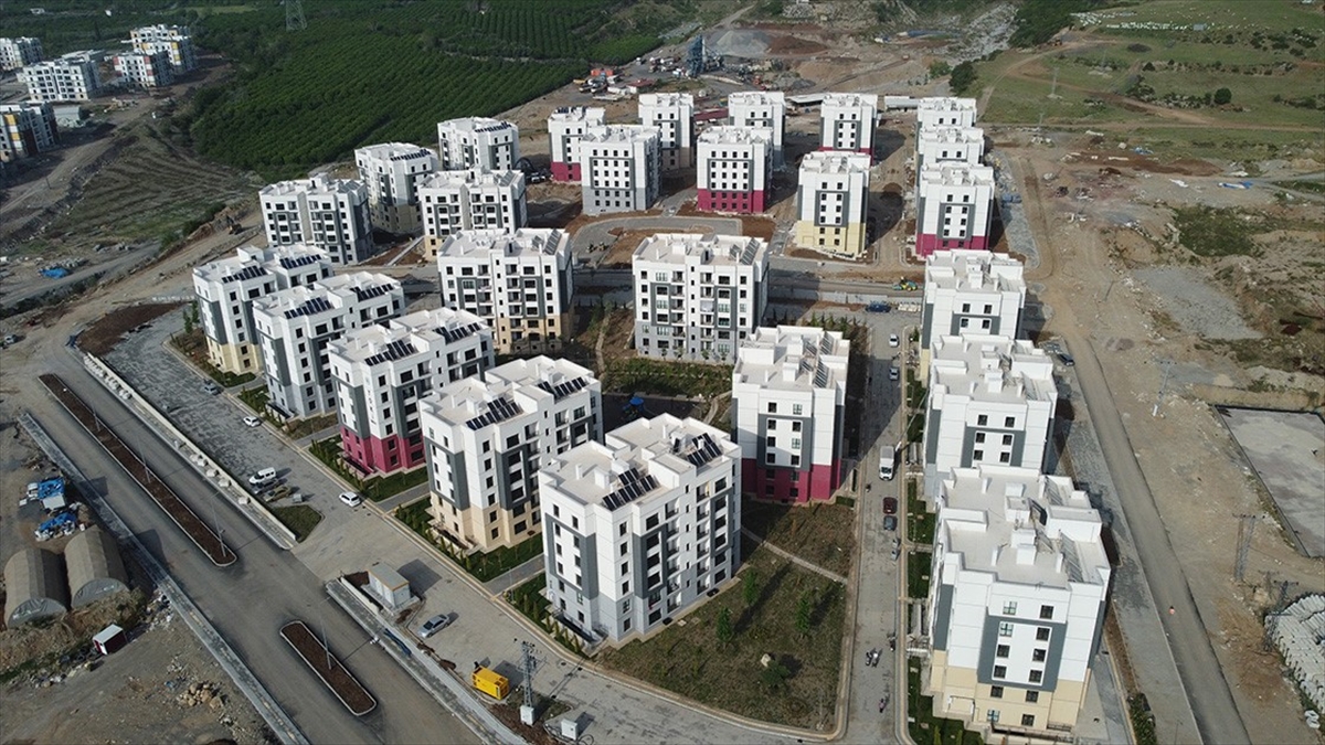 Hatay Payas'taki Afetzedeler Evlerine Yerleşmeye Başladı