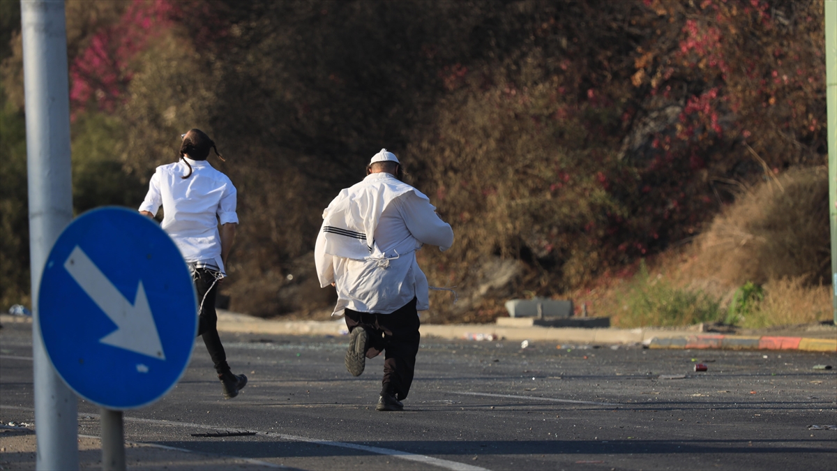 Yasa Dışı Yahudi Yerleşimciler Batı Şeria'da Filistinlilere Saldırdı