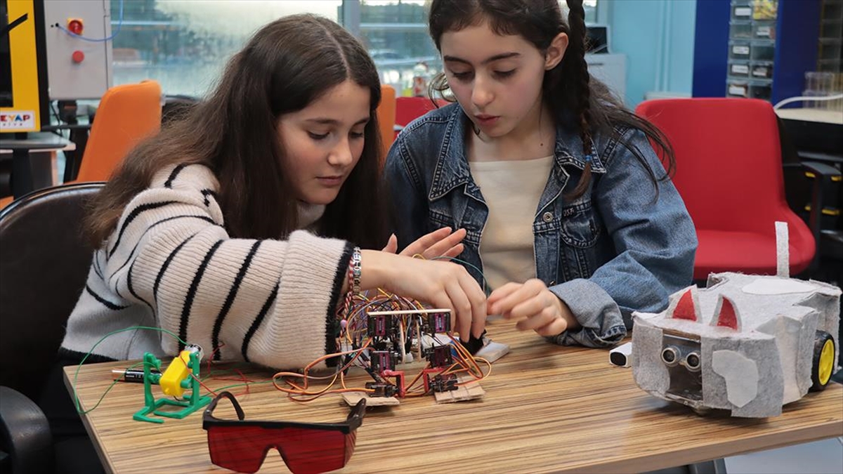 Yeni Müfredatta Fen Bilimleri Dersleri "bilimsel Keşif" Odaklı Kurgulandı