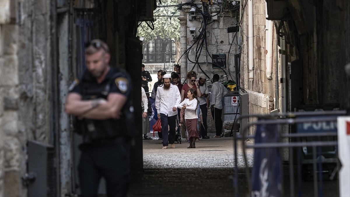 Fanatik Yahudi Yerleşimciler Mescid-i Aksa'ya Baskın Düzenledi