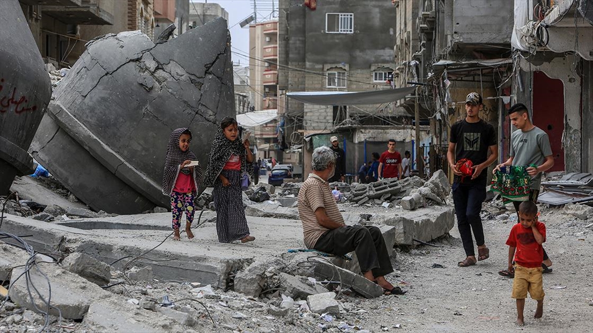 İsrail Saldırıları Nedeniyle Refah'a Sığınan Filistinliler Kavurucu Sıcaklarla Da Mücadele Ediyor