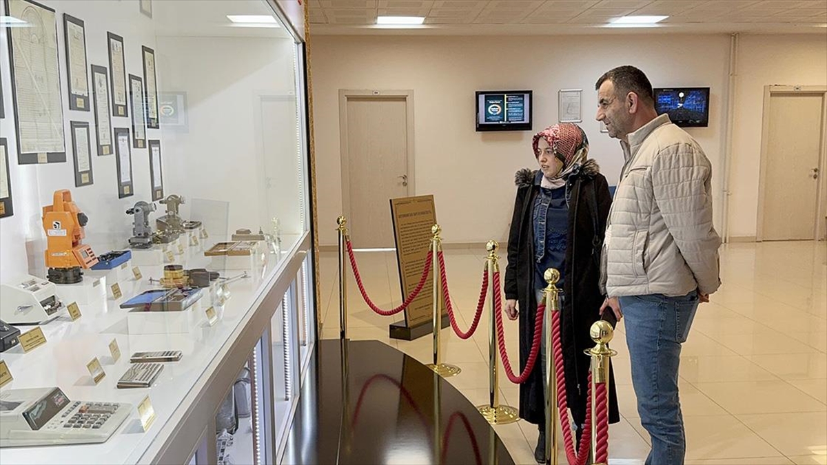 Tapu İşlemleri İçin Gelenler Sergi Salonunda Geçmişe Gidiyor