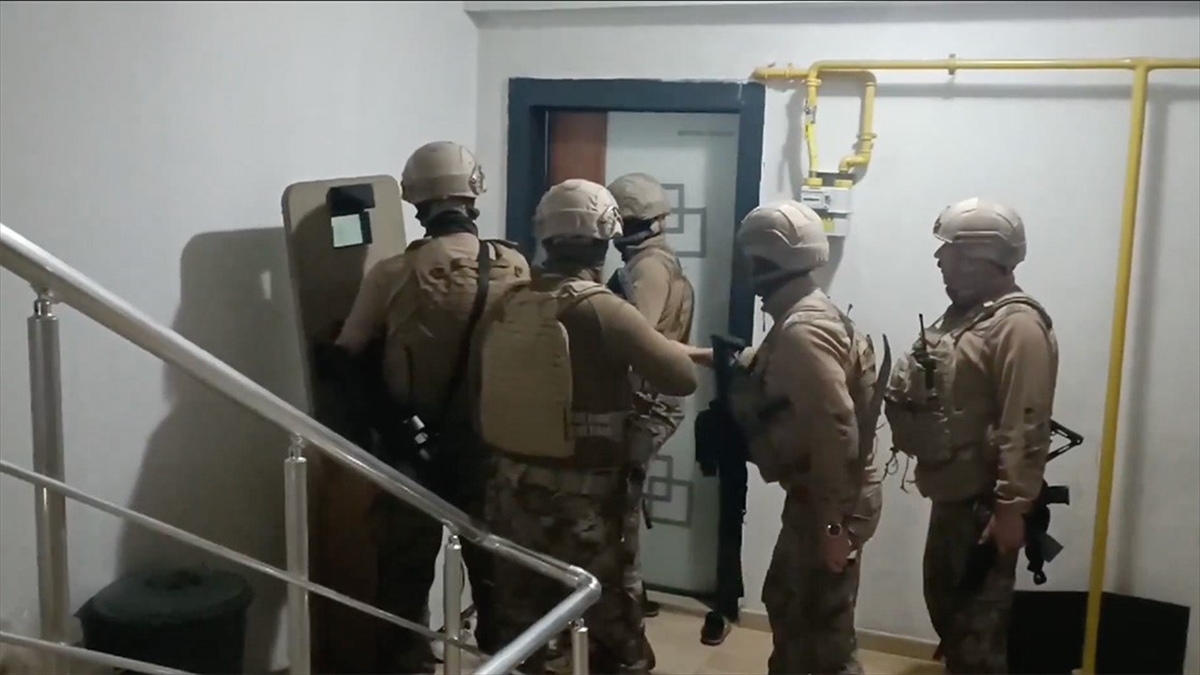 Suç Örgütlerine Yönelik "Mahzen-35" Operasyonlarında 46 Şüpheli Yakalandı