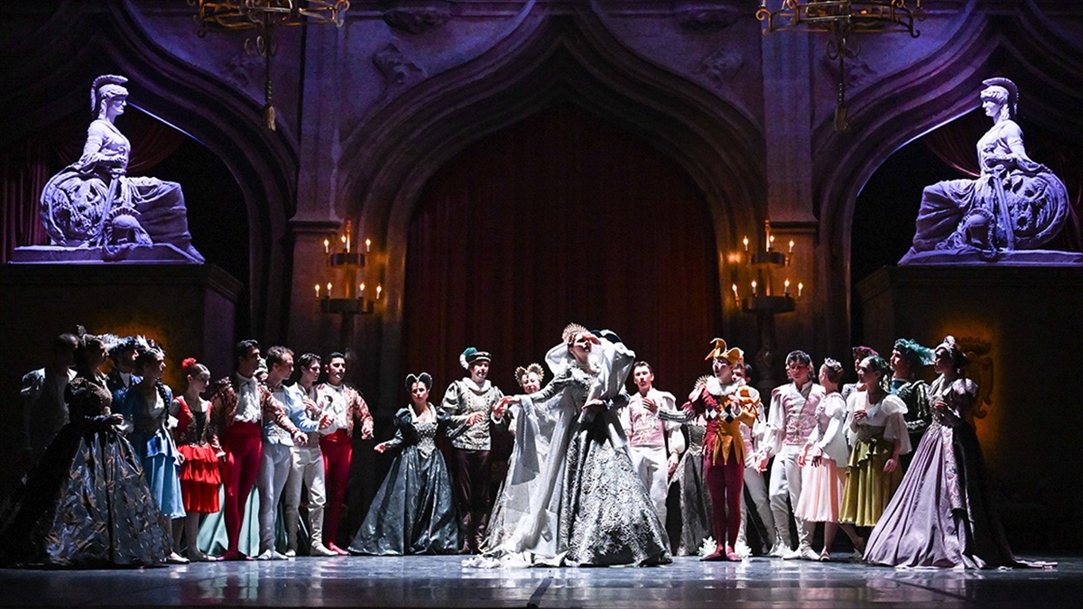 İzmir Devlet Opera Ve Balesi Kuğu Gölü Balesi'ni Sahneledi