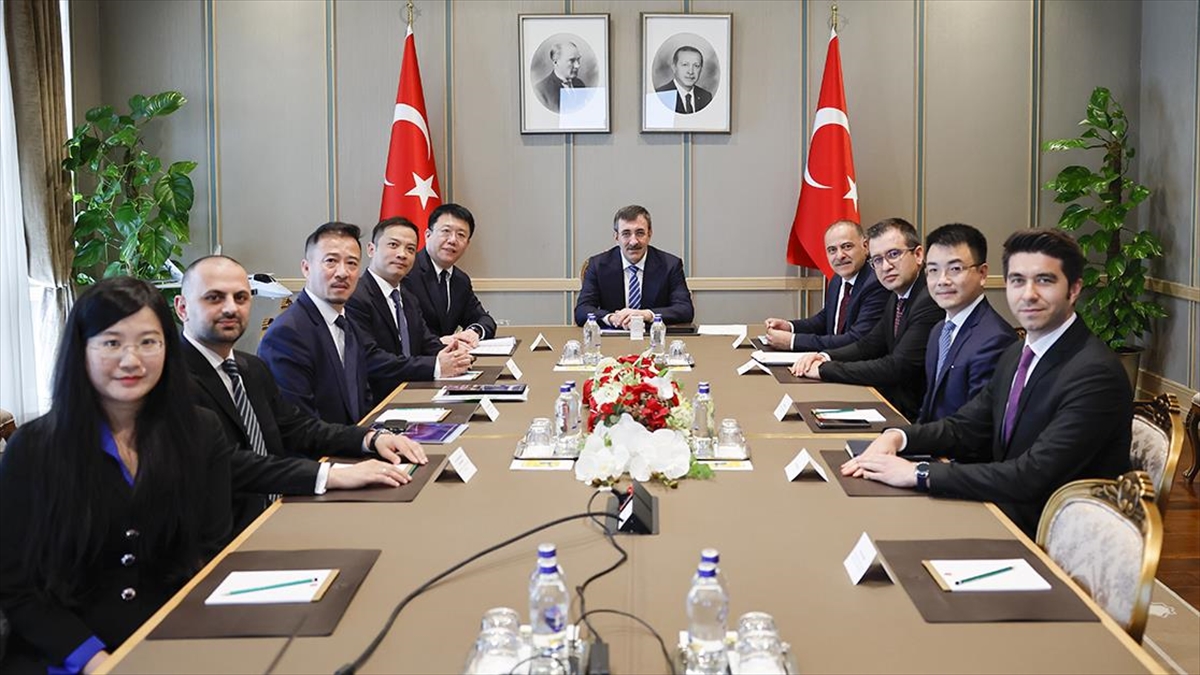 Cumhurbaşkanı Yardımcısı Cevdet Yılmaz, Huawei Heyetini Kabul Etti