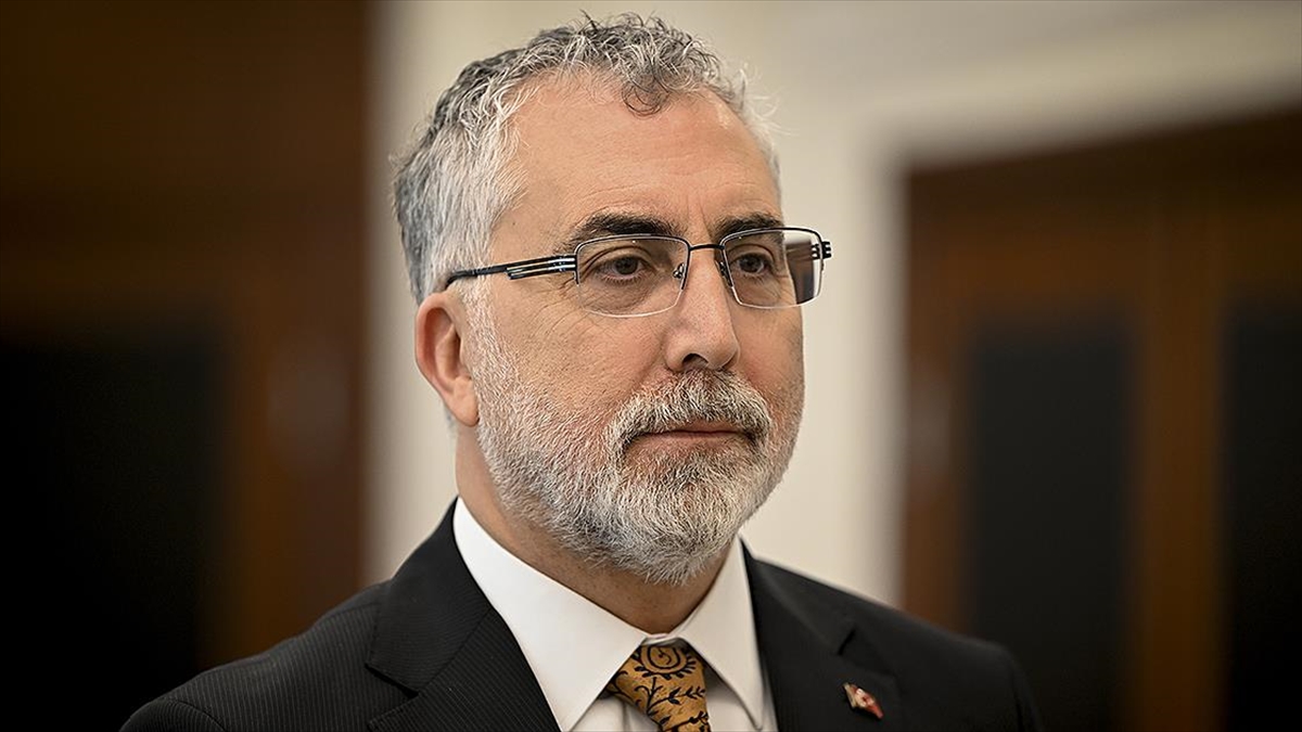 Bakan Işıkhan: İşçi Kardeşlerimizin Haklarını Gözetmeye, Refahlarını Artırmaya Devam Edeceğiz