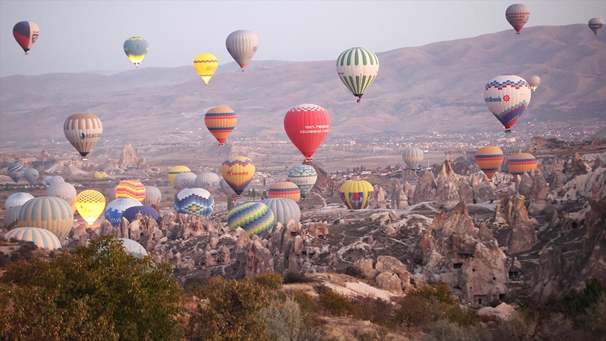 Türkiye'de Geçen Yıl 747 Bini Aşkın Turist Balonla Uçtu