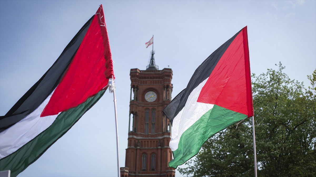 Almanya’da 37 Dernek, Hükümetin İsrail’e Silah İhracatını Durdurmasını İstedi