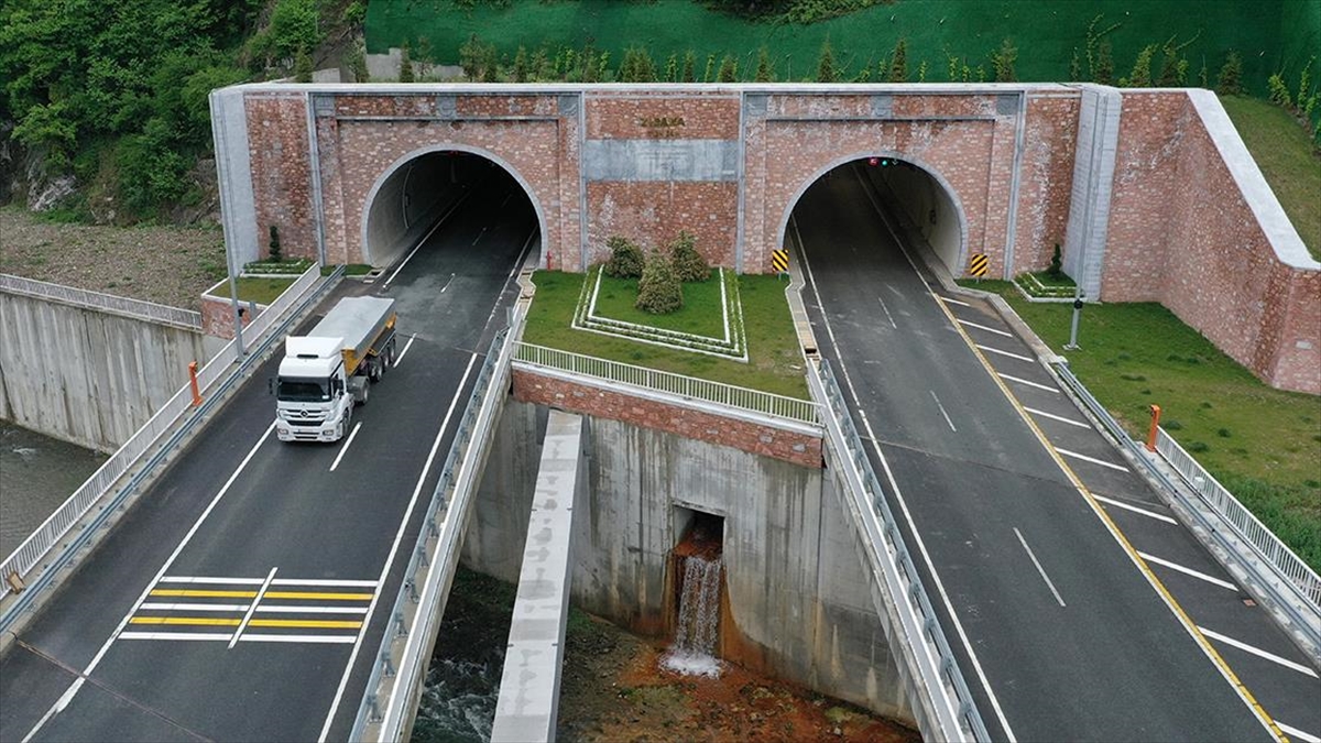 Yeni Zigana Tüneli'nden Bir Yılda 1 Milyon 770 Bin Araç Geçti