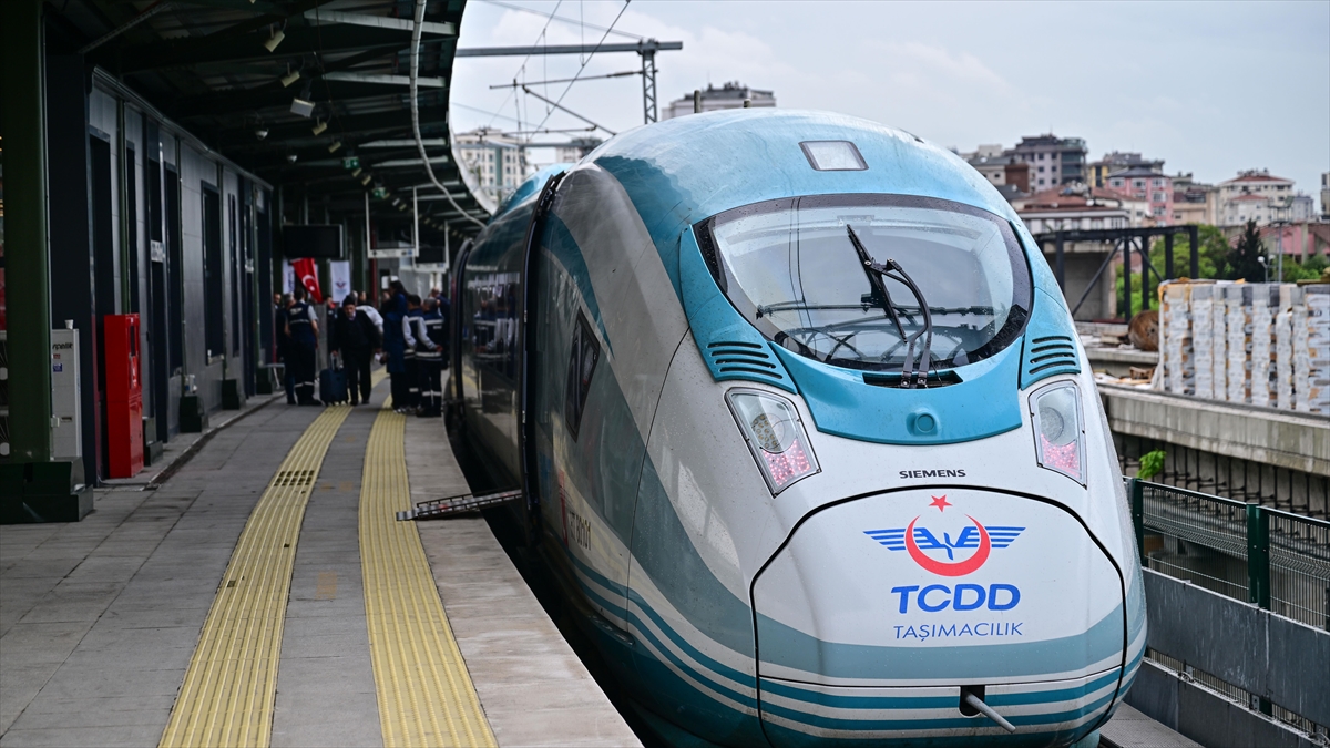 İstanbul-Sivas Aktarmasız Ekspres Yüksek Hızlı Tren Seferleri Başladı