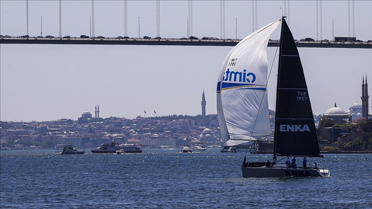 İstanbul Boğazı'nda Gemi Trafiği Yat Yarışları Nedeniyle Askıya Alındı