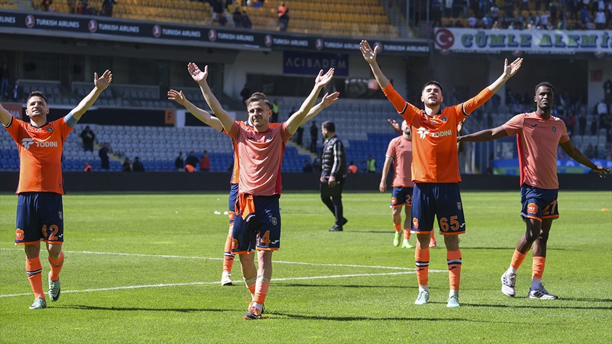 Başakşehir, Süper Lig'de Yarın Kasımpaşa'yı Konuk Edecek