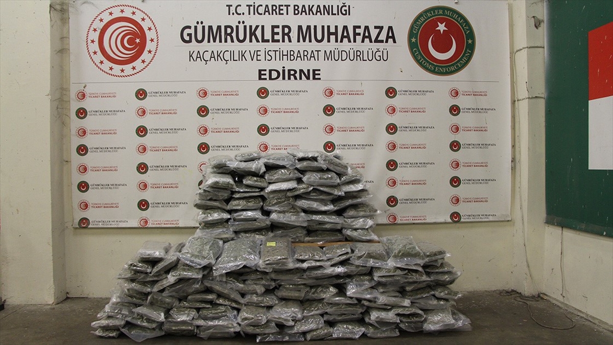 Gümrük Muhafaza Ekipleri Nisanda 72 Operasyonla 445 Kilogram Uyuşturucu Yakaladı