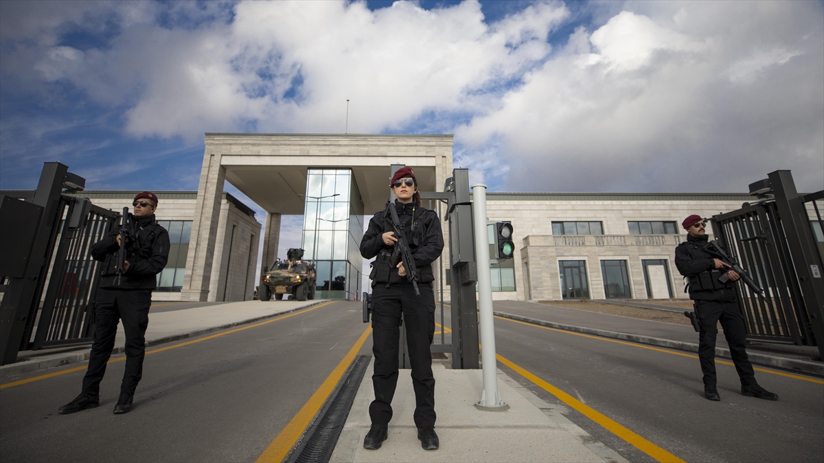 Mit, Vatandaşları Casusluk Faaliyetlerine Karşı Uyardı