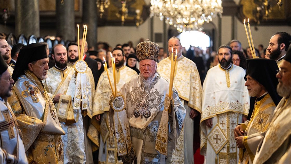 Fener Rum Patrikhanesi'nde Paskalya Ayini Yapıldı