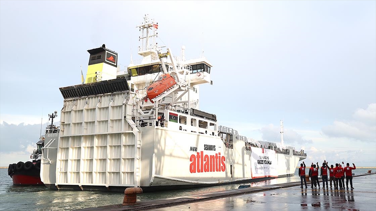 Gazze'ye İnsani Yardım Ulaştıracak Gemi Mersin'den Uğurlandı