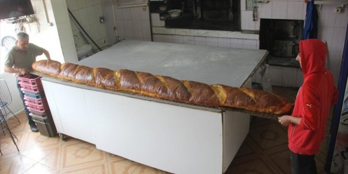 Bir Fırıncı 3 Metre 80 Santimetre Uzunluğunda Ekmek Üretti