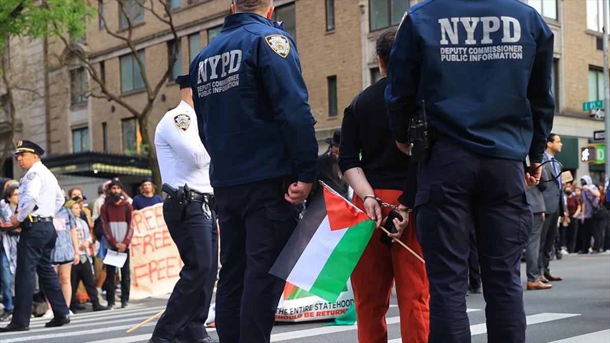 New York'taki Met Gala Etkinliği Yakınlarında Filistin'de Destek Gösterisi Düzenleyenlere Gözaltı