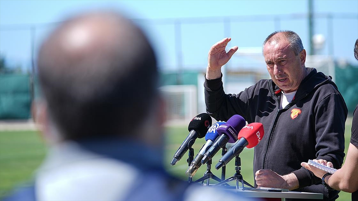 Göztepe Teknik Direktörü Stoilov: Süper Lig'e Yükselmeyi Güzel Bir Şekilde Başardık