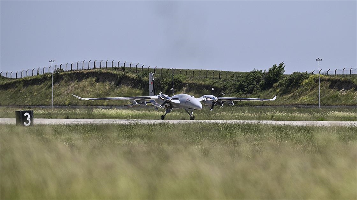 Bayraktar Akıncı'dan Deniz Hedeflerine Tam İsabet