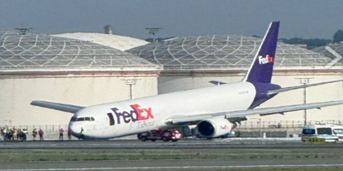 Kargo uçağından tehlikeli iniş