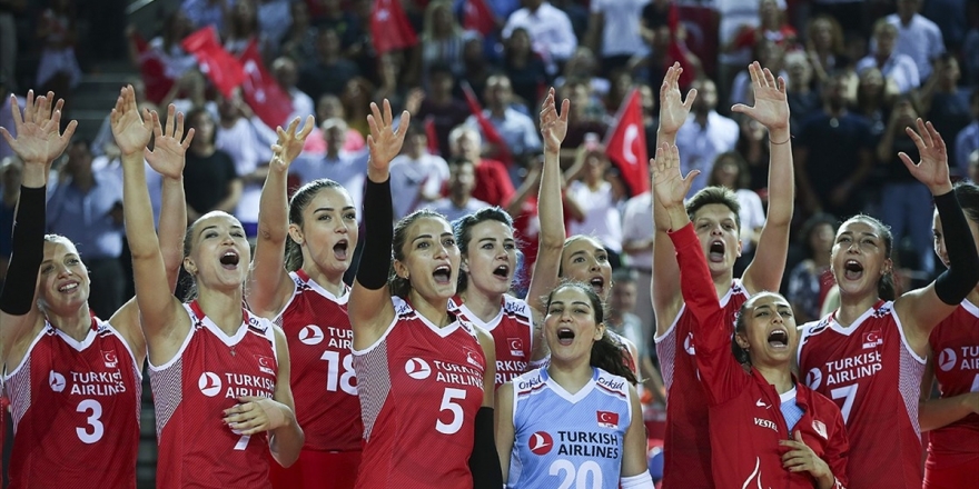 A Milli Kadın Voleybol Takımı Fransa'yı Da Rahat Yendi