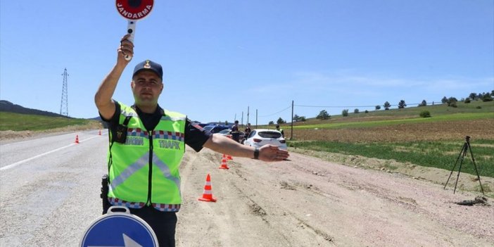 İçişleri Bakanı Yerlikaya: Trafik Ekiplerimizce 2-9 Mayıs Tarihleri Arasında 1 Milyon 896 Bin 66 Araç Denetlendi