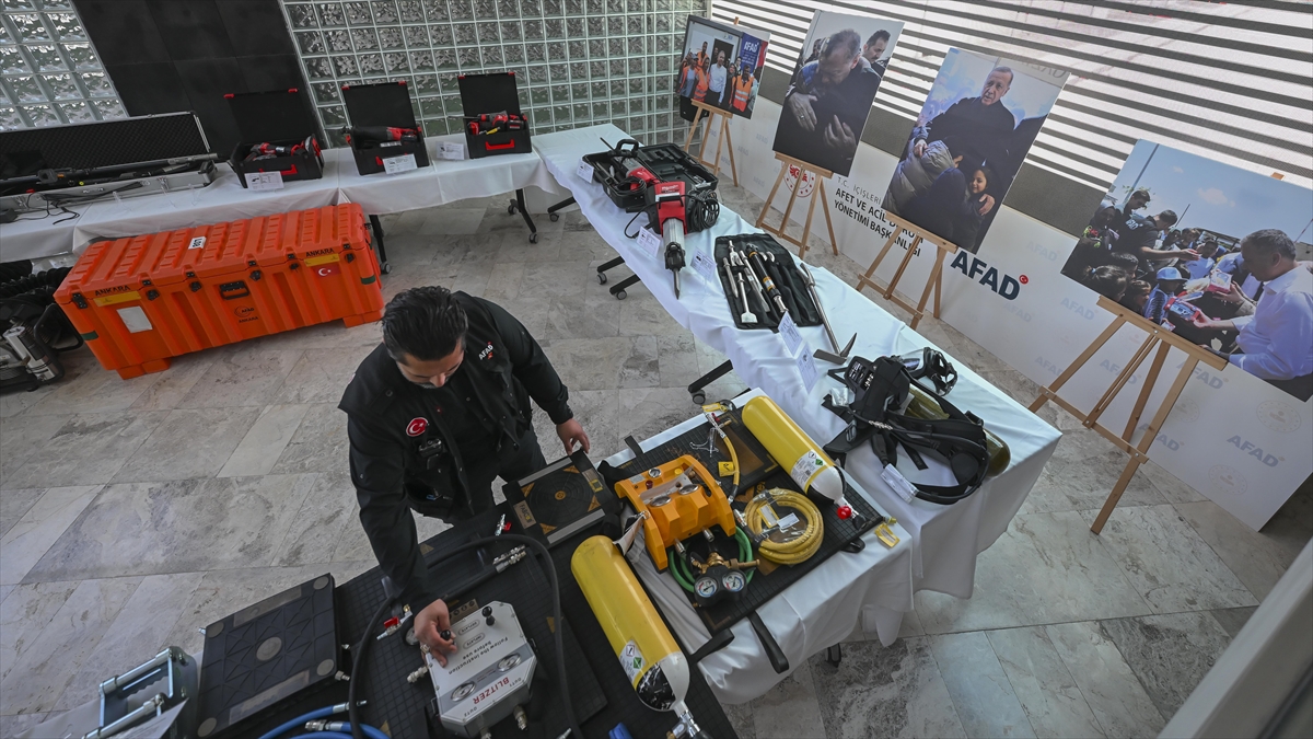 Afetlerde Yerli Ve Milli Arama Kurtarma Cihazları Kullanılacak