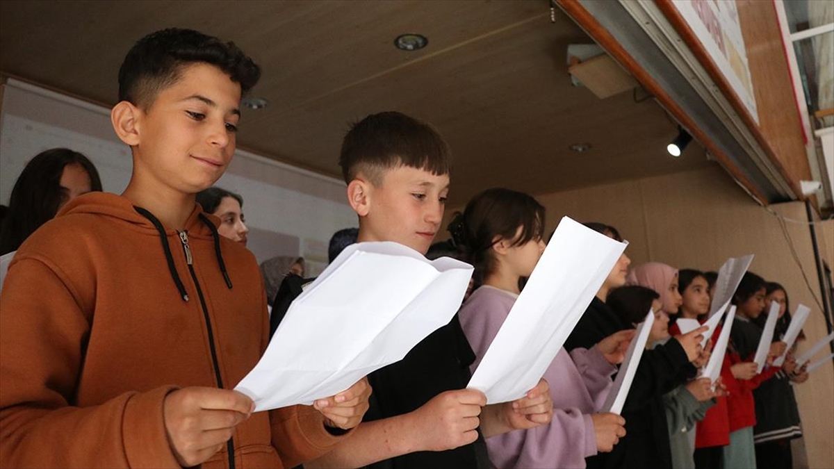 Üniversiteliler Anadolu Ezgilerini Ortaokullu Alfa Kuşağına Öğretiyor