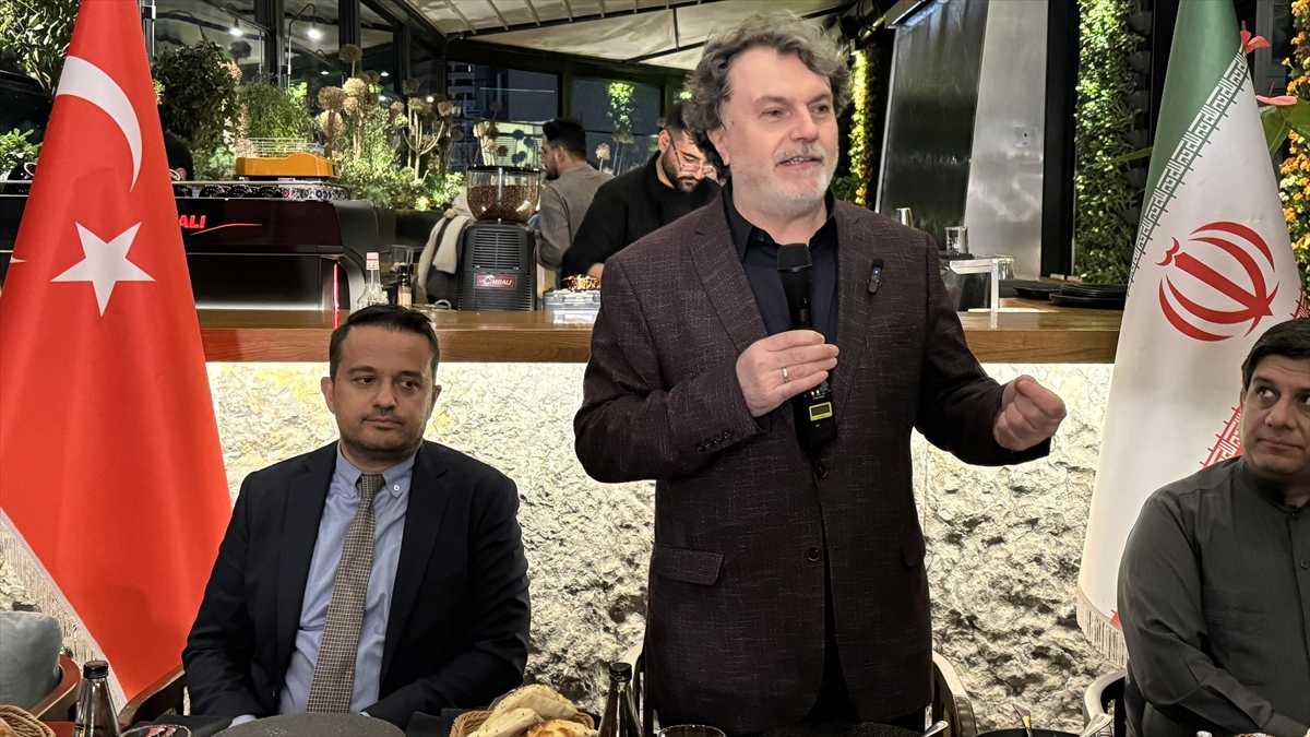 Tahran'da Türk Ve İranlı Yayıncılar Yemekli Programda Bir Araya Geldi