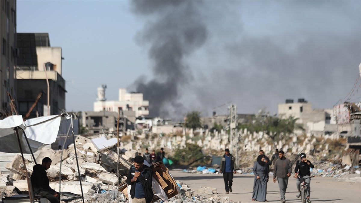 İsrail'in Gazze'ye Yönelik Hava Saldırıları Gece Boyunca Devam Etti