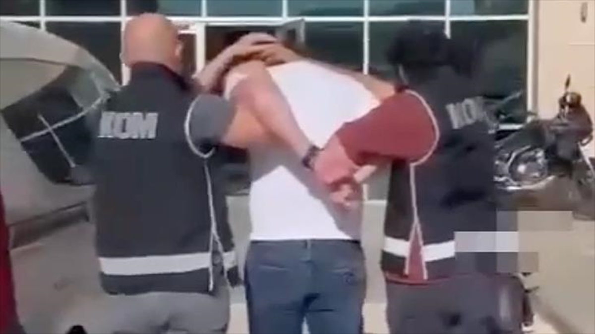Kırmızı Bültenle Aranan Şüpheli Antalya'da Yakalandı