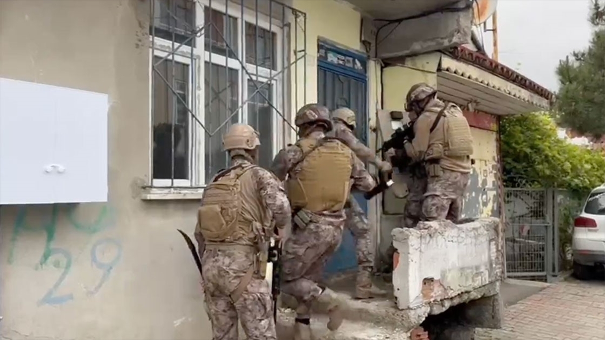 "Mahzen-42" Ve "Mahzen-43" Operasyonlarında 60 Şüpheli Yakalandı