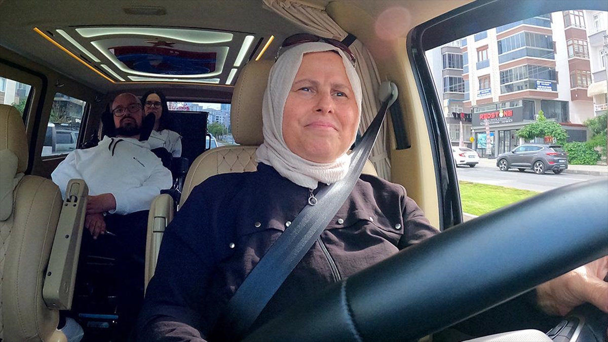 Sma Hastası Çocuklarını Rahat Gezdirebilmek İçin 50'sinden Sonra Ehliyet Aldı