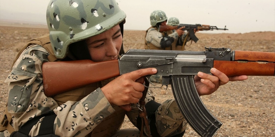 Afganistan'da Kadın Polislere Silahlı Saldırı: 2 Ölü