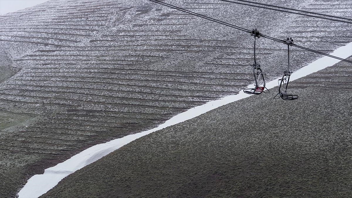 Erzurum'un Yüksek Kesimlerinde Kar Ve Sis Etkili Oldu