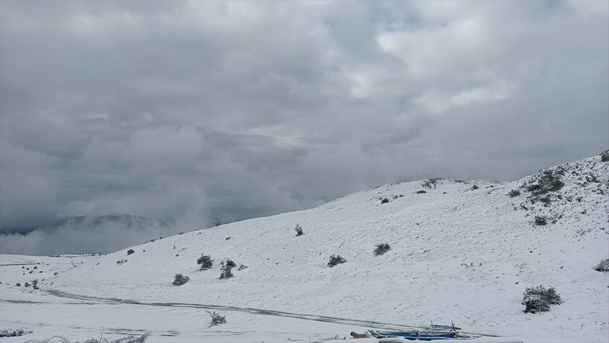 Çorum'un Yüksek Kesimlerinde Kar Yağışı Etkili Oldu