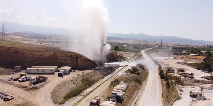 Denizli'de Sondaj Kuyusundan Püsküren Su Kontrol Altına Alındı