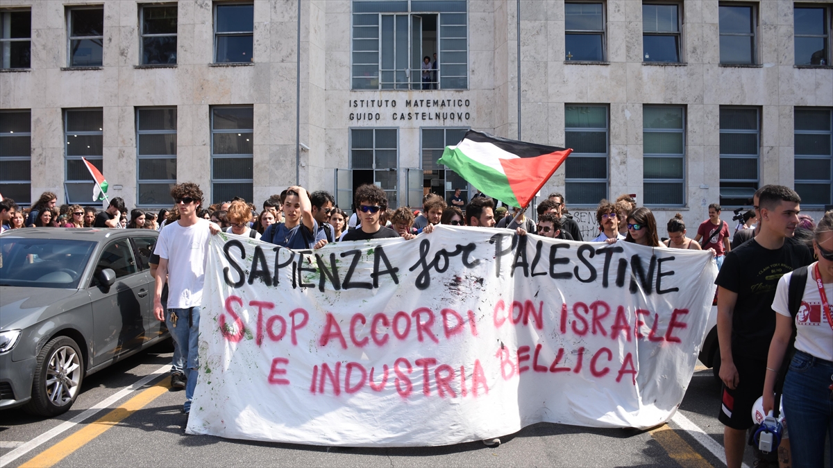 Roma Sapienza Üniversitesi'nde Öğrenciler, Filistin'e Destek İçin Yürüdü