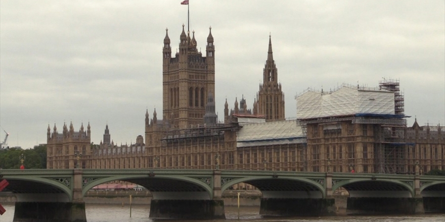 İngiltere'de Parlamentoyu Tatil Kararına Karşı İmza Sayısı Milyonu Aştı