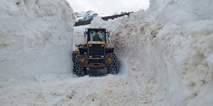 Trabzon'un Yüksek Rakımlı Bölgelerinde Karla Mücadele Çalışması Sürüyor