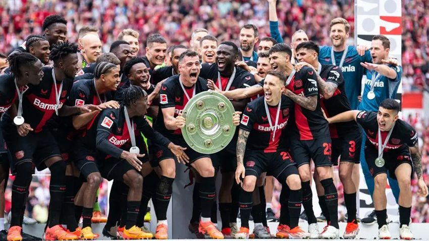 Bayer Leverkusen, Bundesliga tarihine geçti