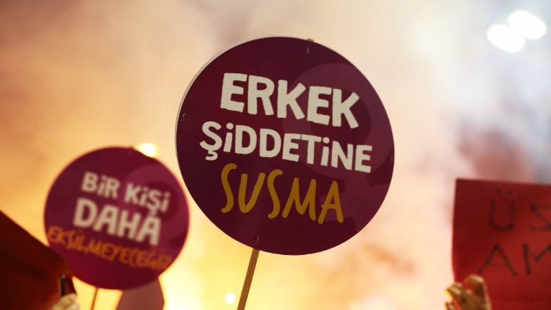 Eşini 32 defa bıçaklayan sanığa "İyi hâl" indirimi