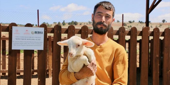 Şehirdeki İşini Bırakarak Yerleştiği Kırsal Mahallede Küçükbaş Hayvan Yetiştiricisi Oldu