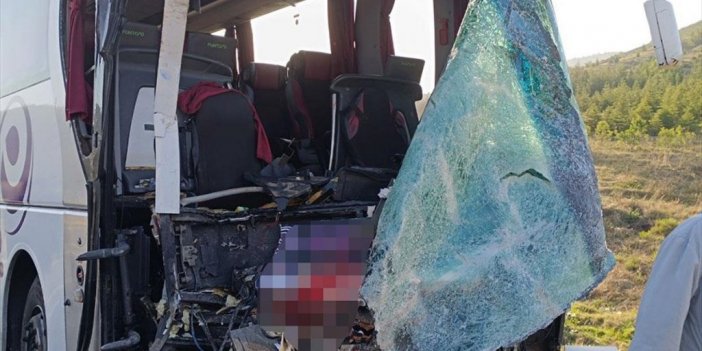 Yolcu otobüsü kamyonla çarpıştı, 1 ölü 16 yaralı